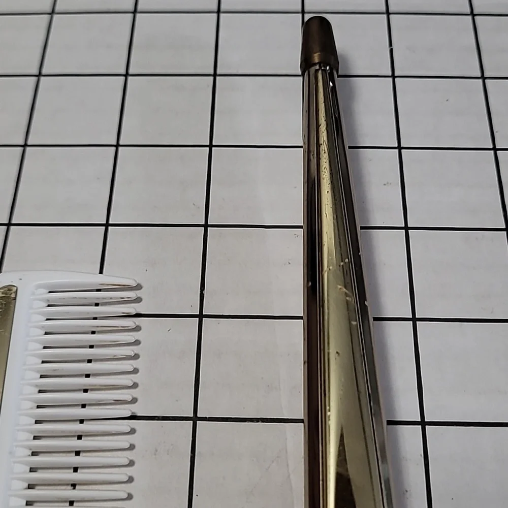 Vintage Brush and Comb Set‎